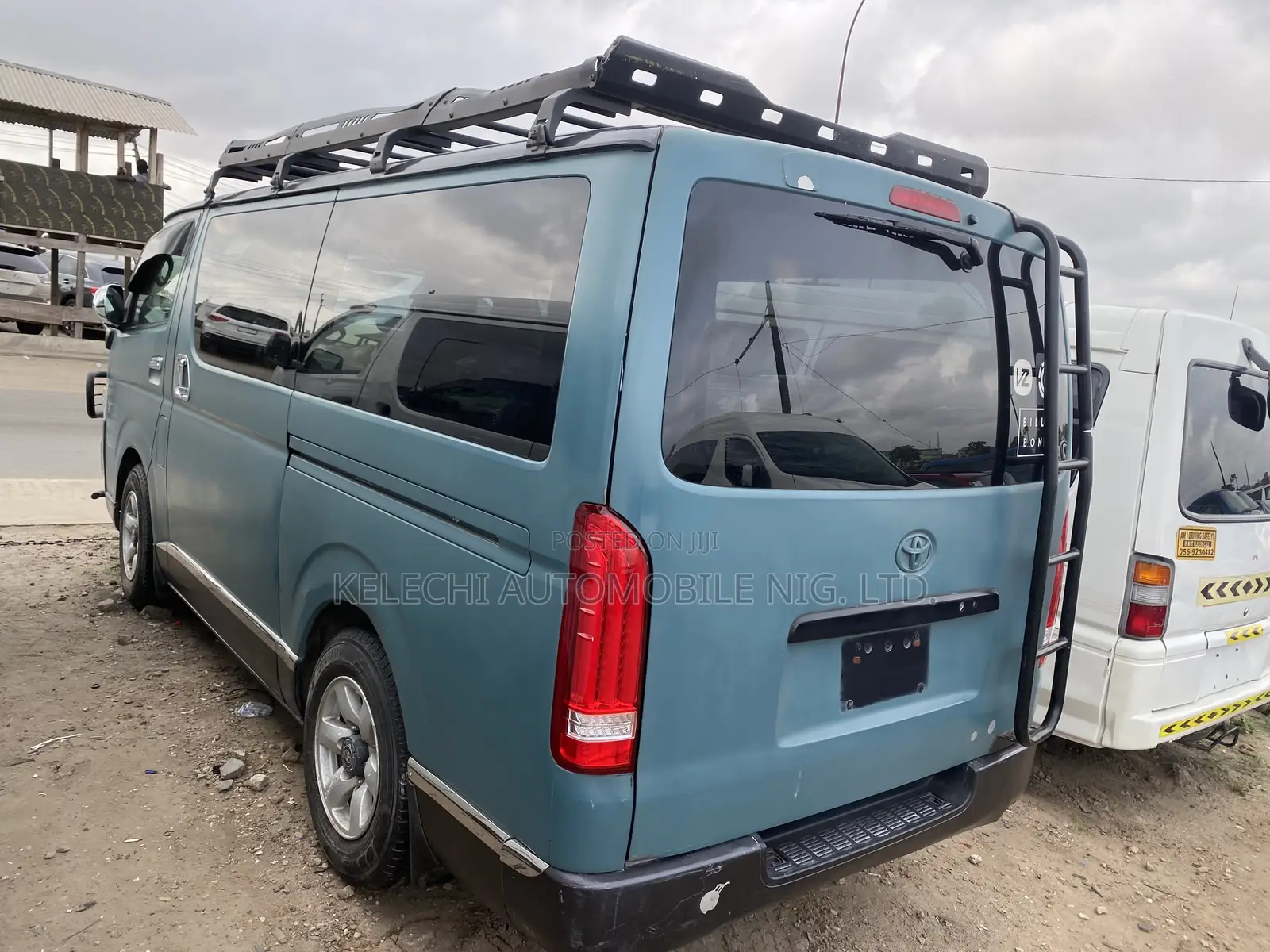 Toyota HiAce 2012 Blue