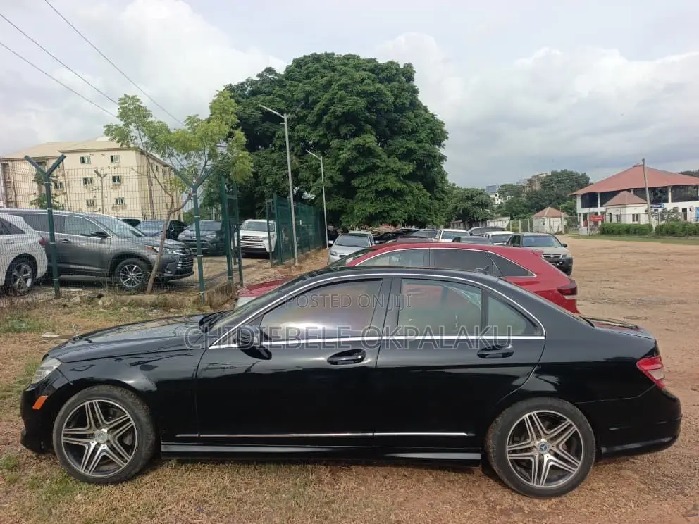 Mercedes-Benz C300 2011 Black