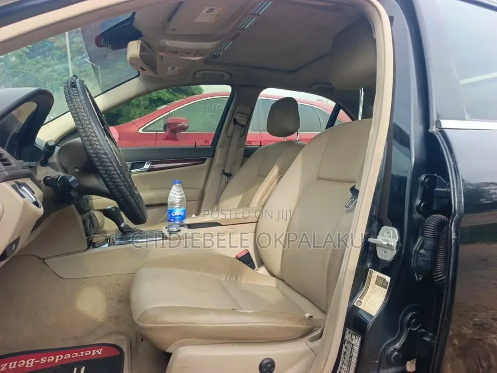 Mercedes-Benz C300 2011 Black