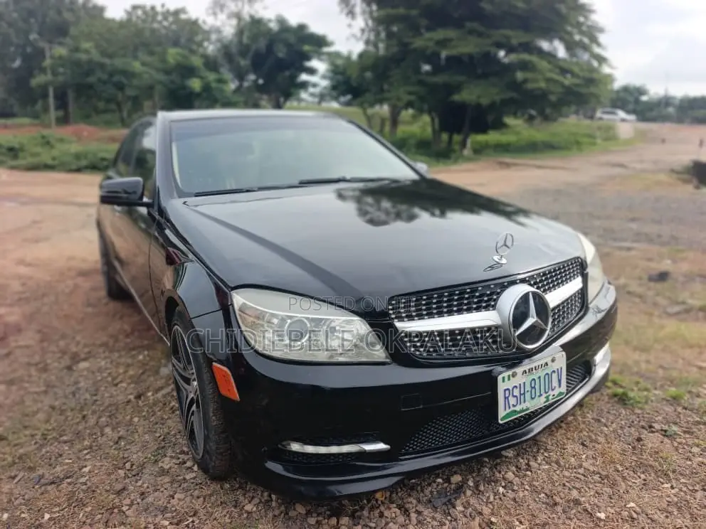 Mercedes-Benz C300 2011 Black