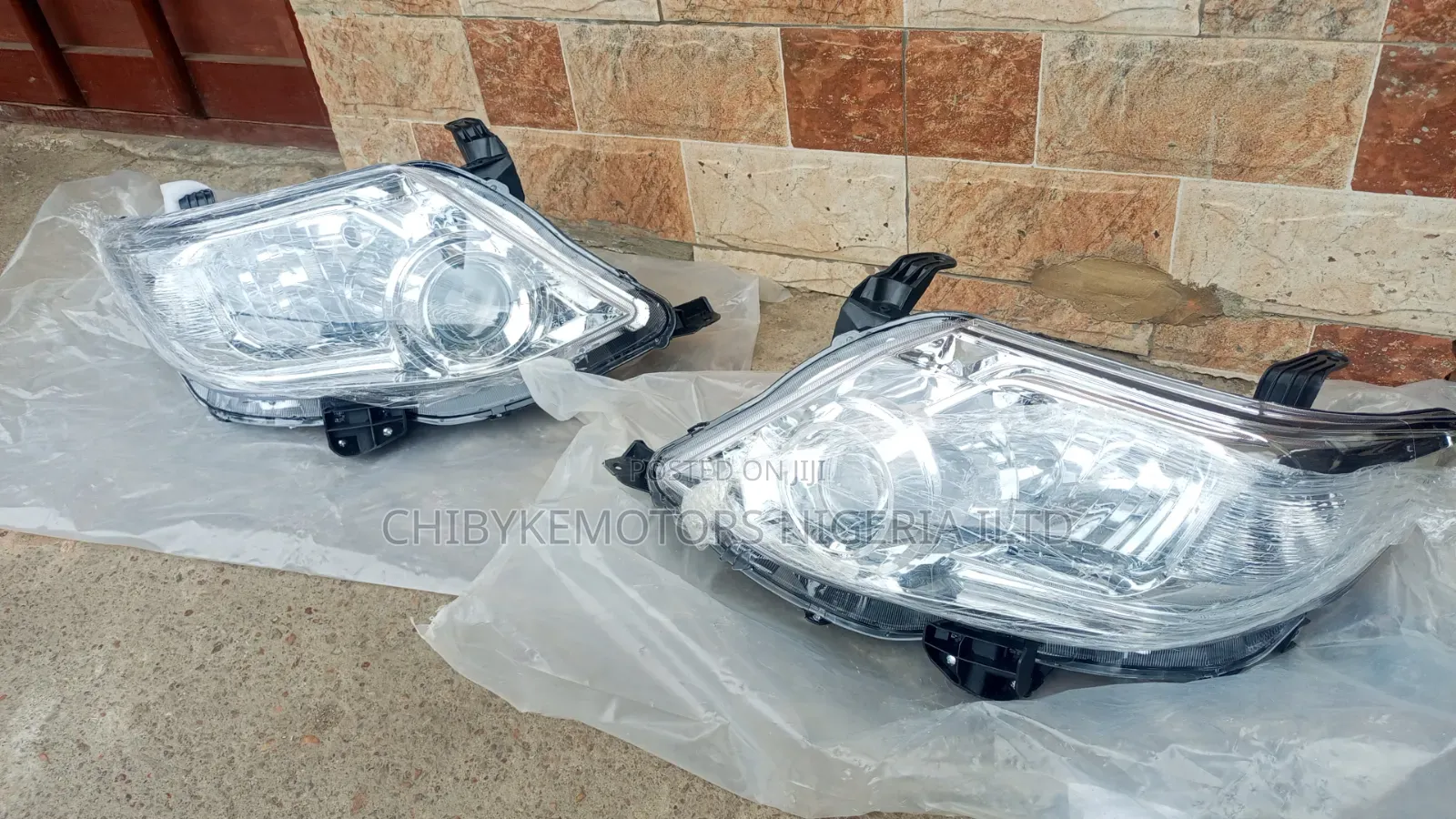 Headlamp for Toyota Fortuner 2012
