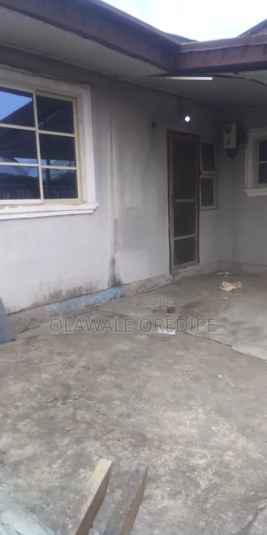 2bdrm Bungalow in Close 26, Satellite Town for sale