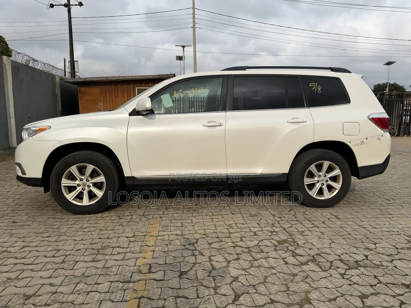 Toyota Highlander SE 2011 White