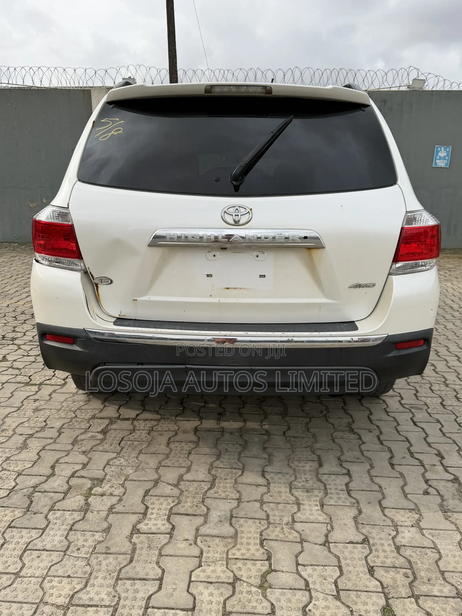 Toyota Highlander SE 2011 White