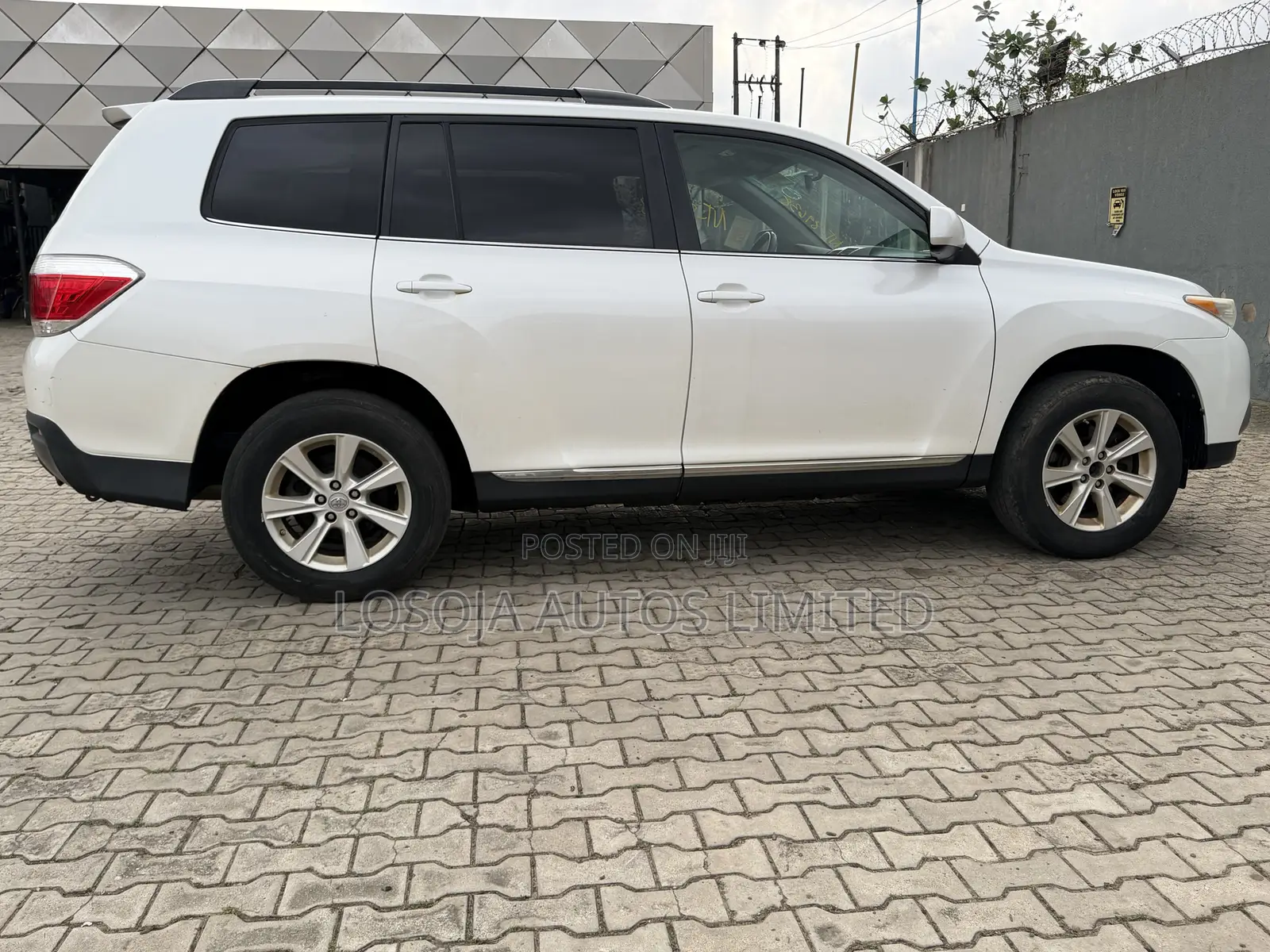 Toyota Highlander SE 2011 White
