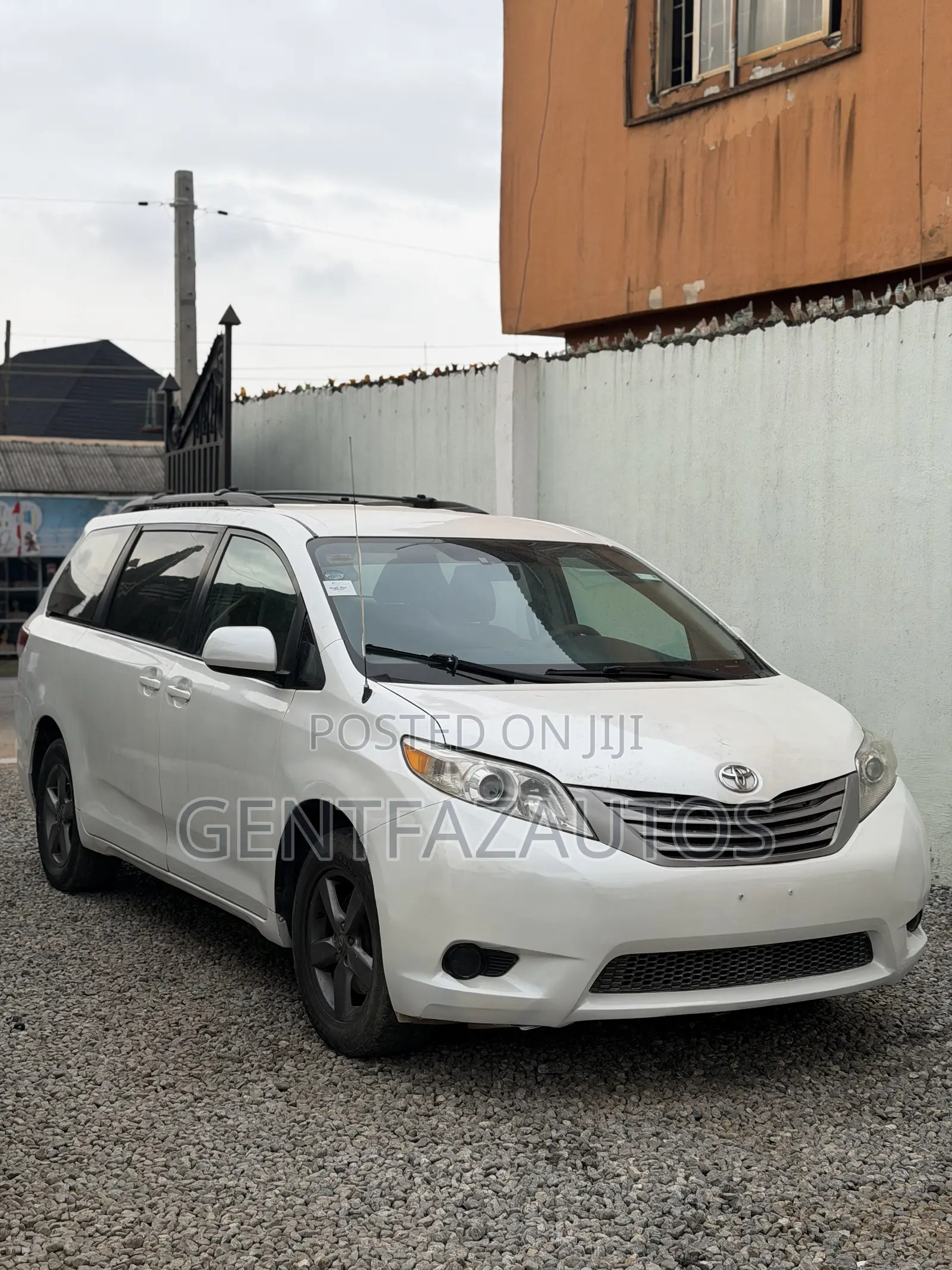 Toyota Sienna LE 7 Passenger 2012 White