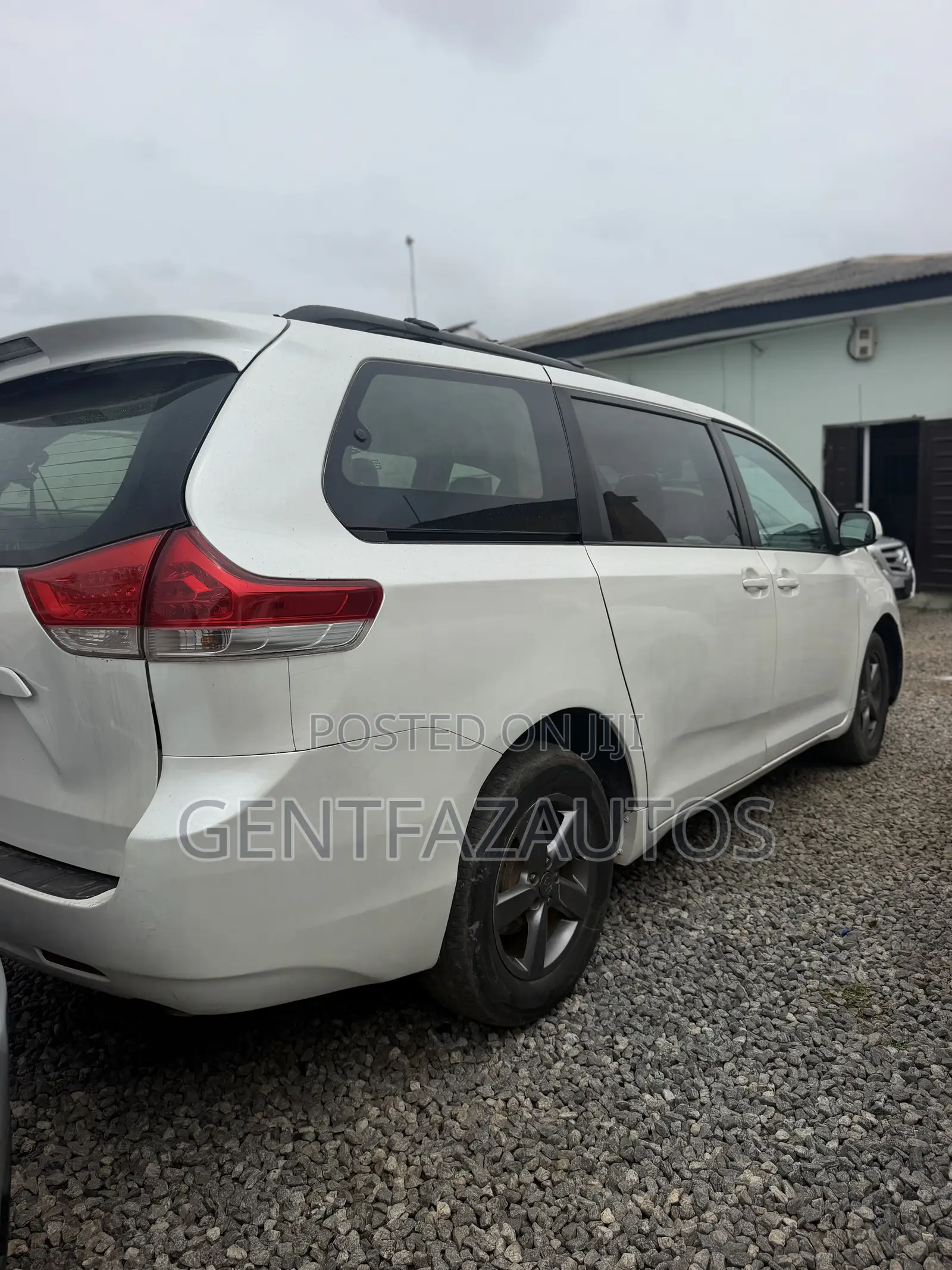 Toyota Sienna LE 7 Passenger 2012 White