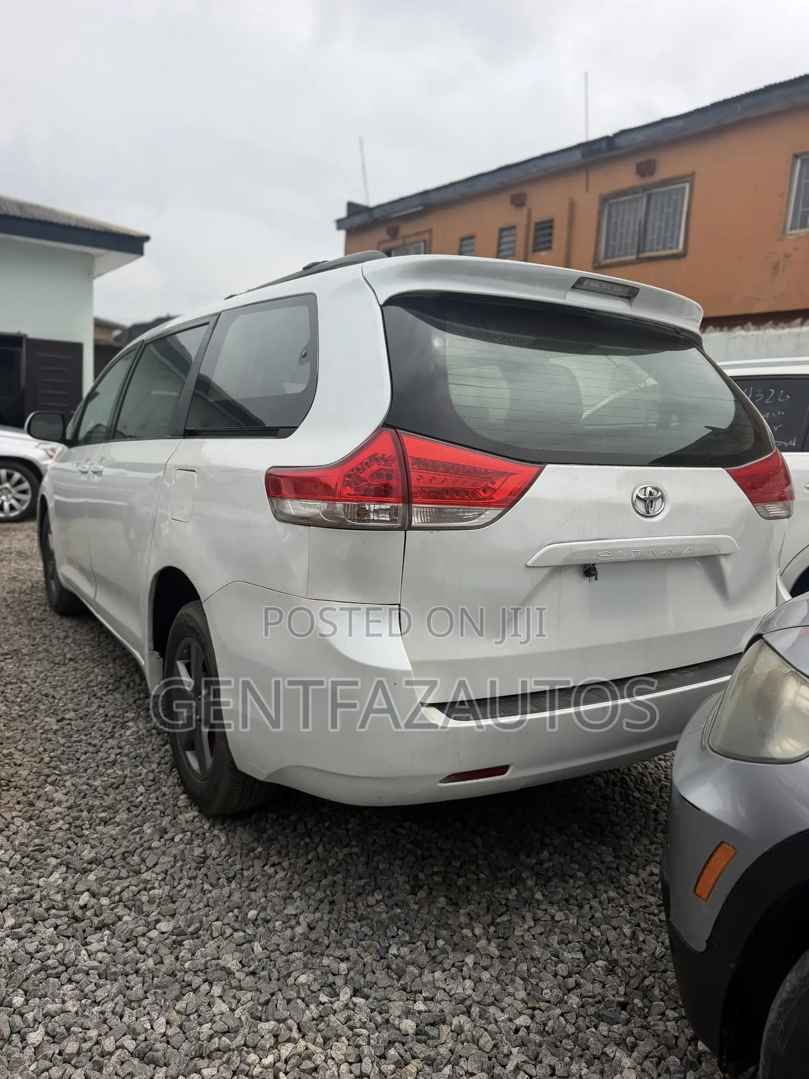 Toyota Sienna LE 7 Passenger 2012 White