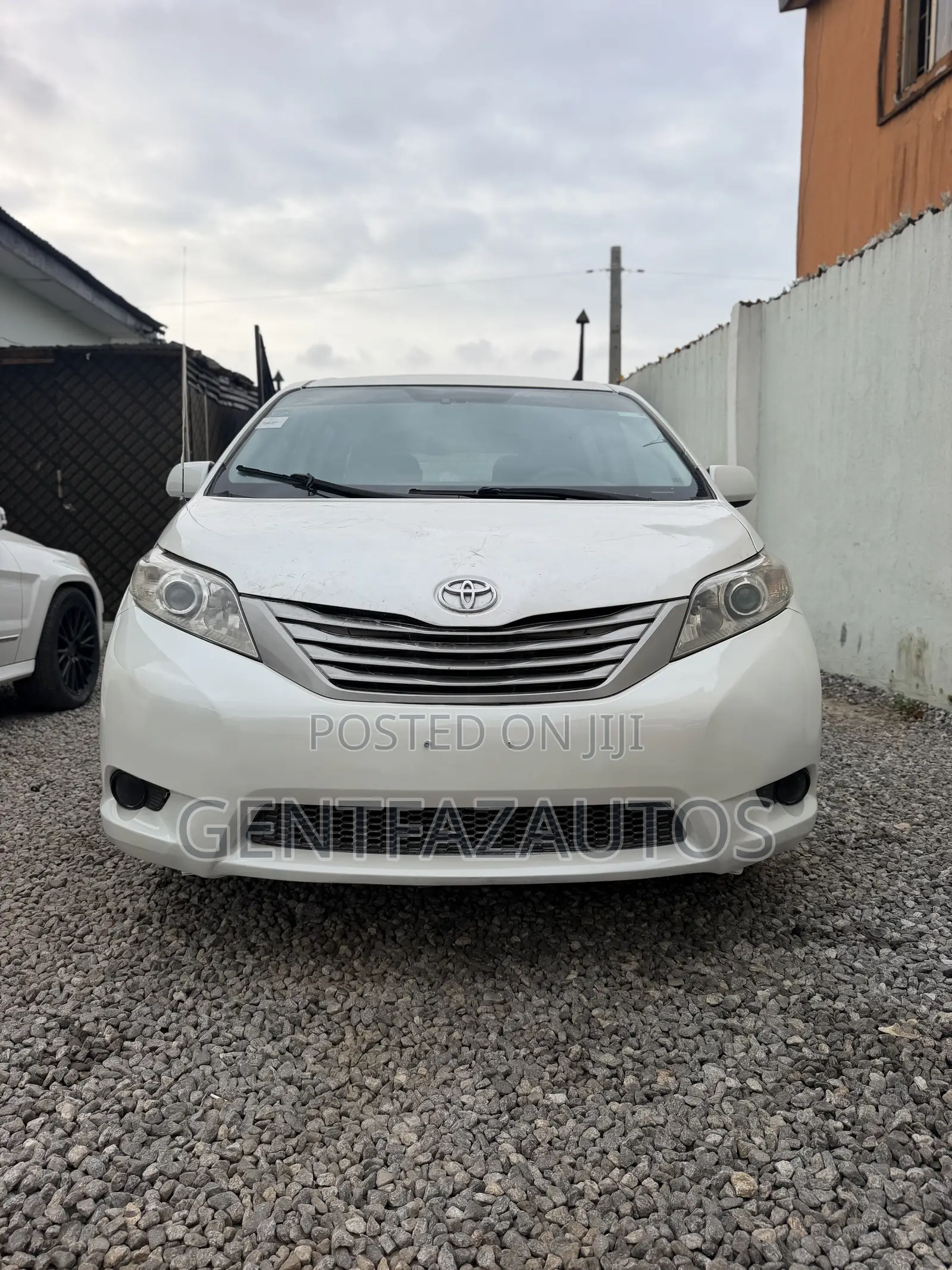 Toyota Sienna LE 7 Passenger 2012 White