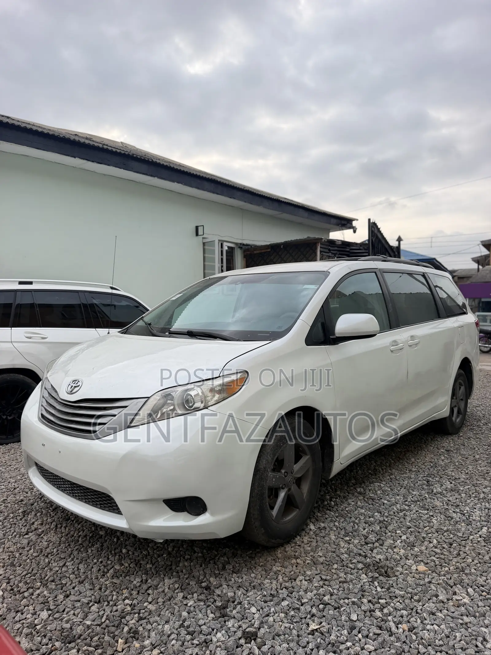 Toyota Sienna LE 7 Passenger 2012 White