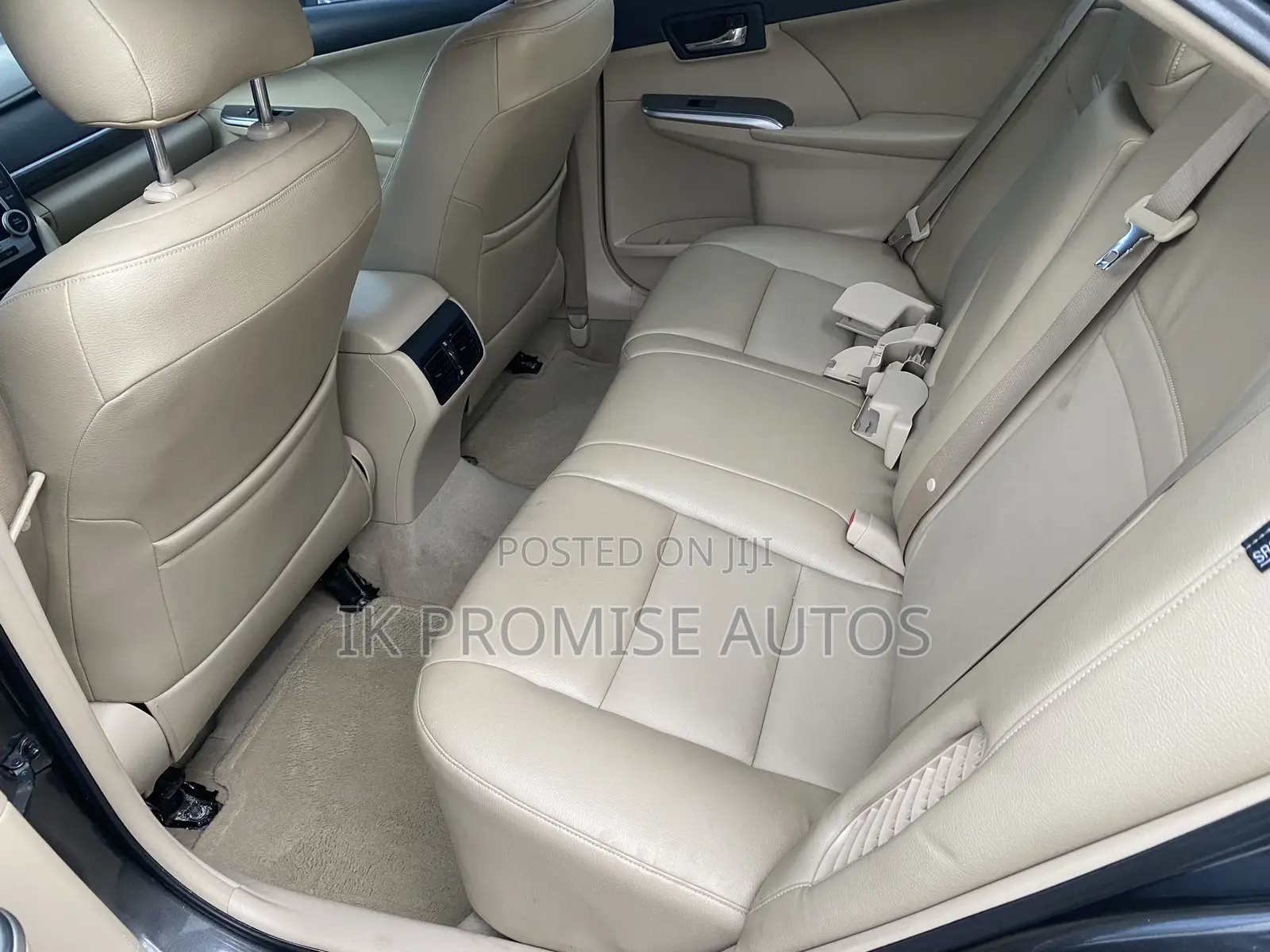Toyota Camry Hybrid XLE 2012 Gray