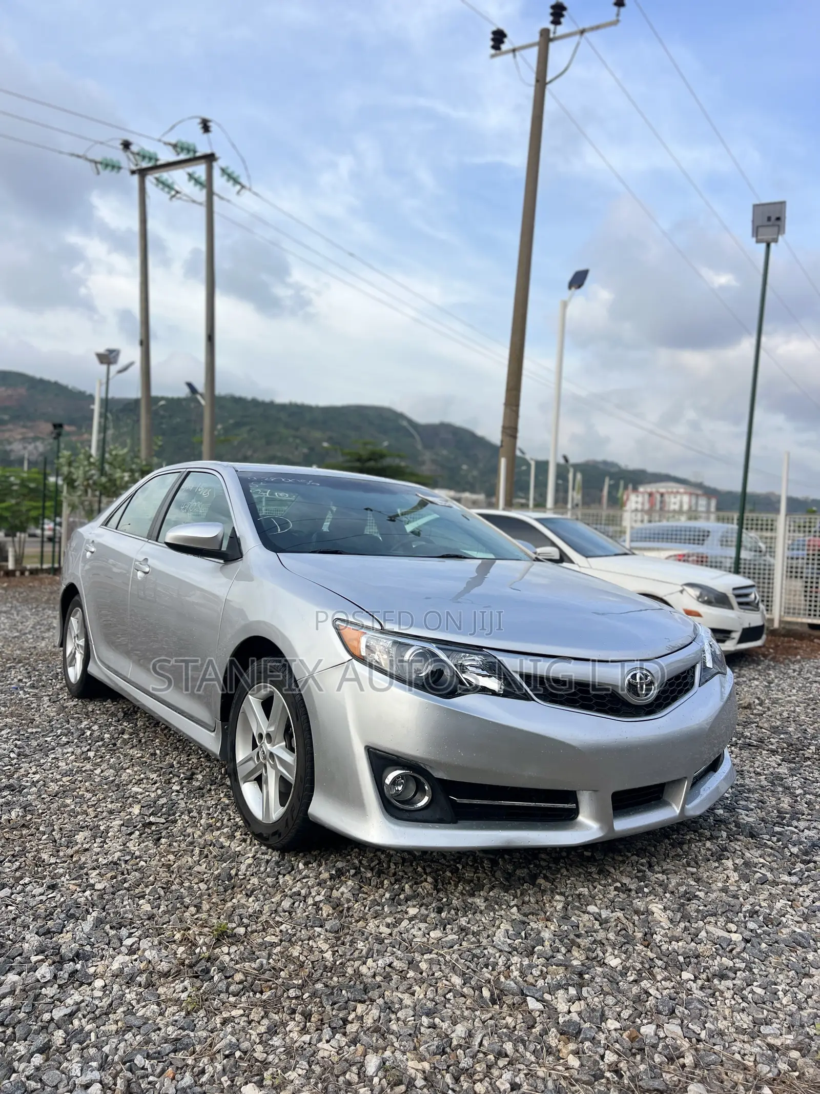 Toyota Camry SE 4dr Sedan (2.5L 4cyl 6A) 2013 Silver