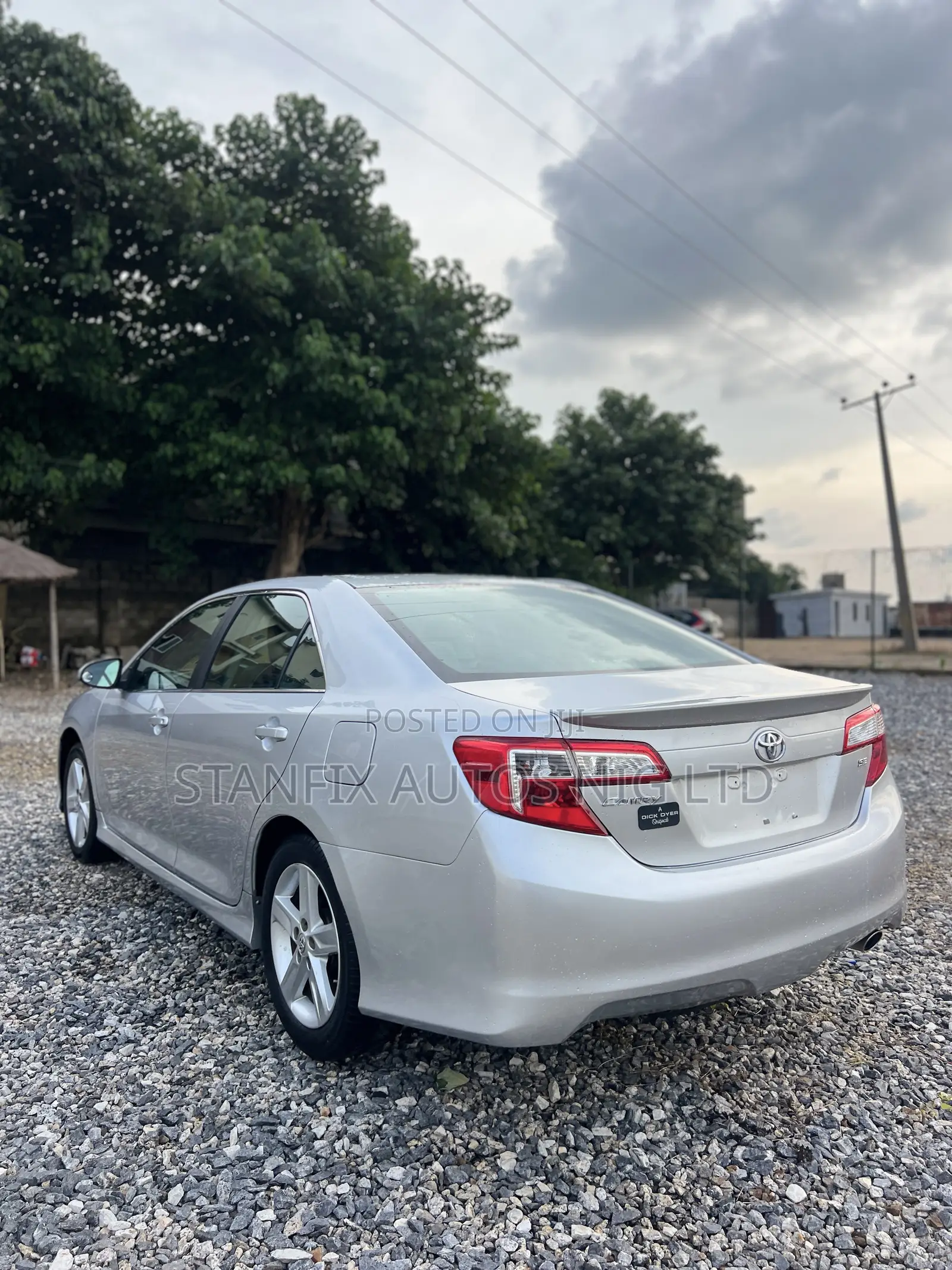 Toyota Camry SE 4dr Sedan (2.5L 4cyl 6A) 2013 Silver