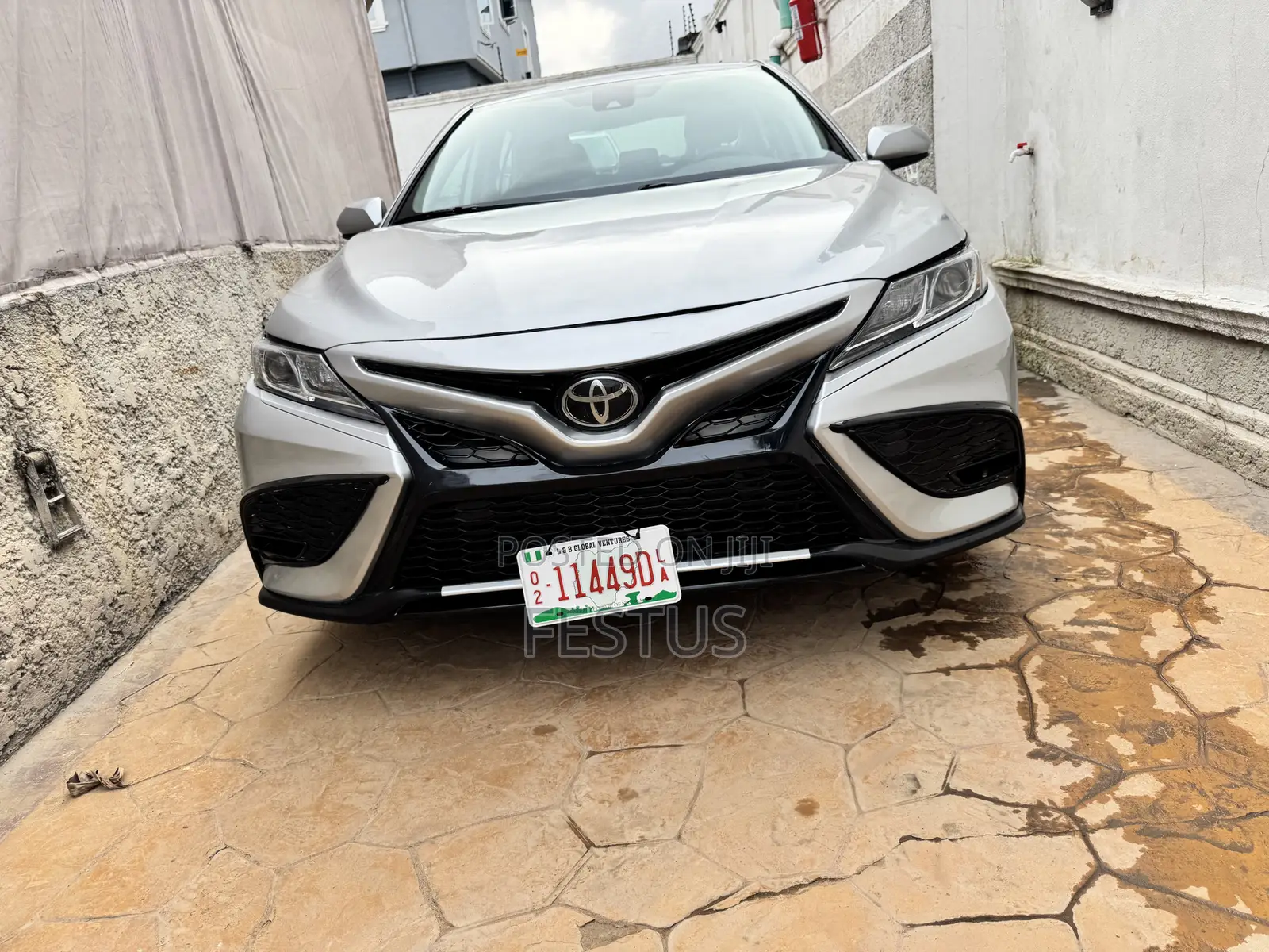Toyota Camry SE FWD 2020 Gray