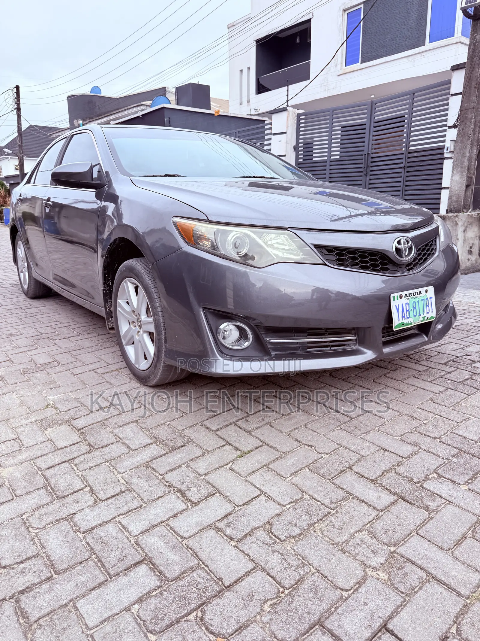 Toyota Camry LE 4dr Sedan (2.5L 4cyl 6A) 2013 Gray