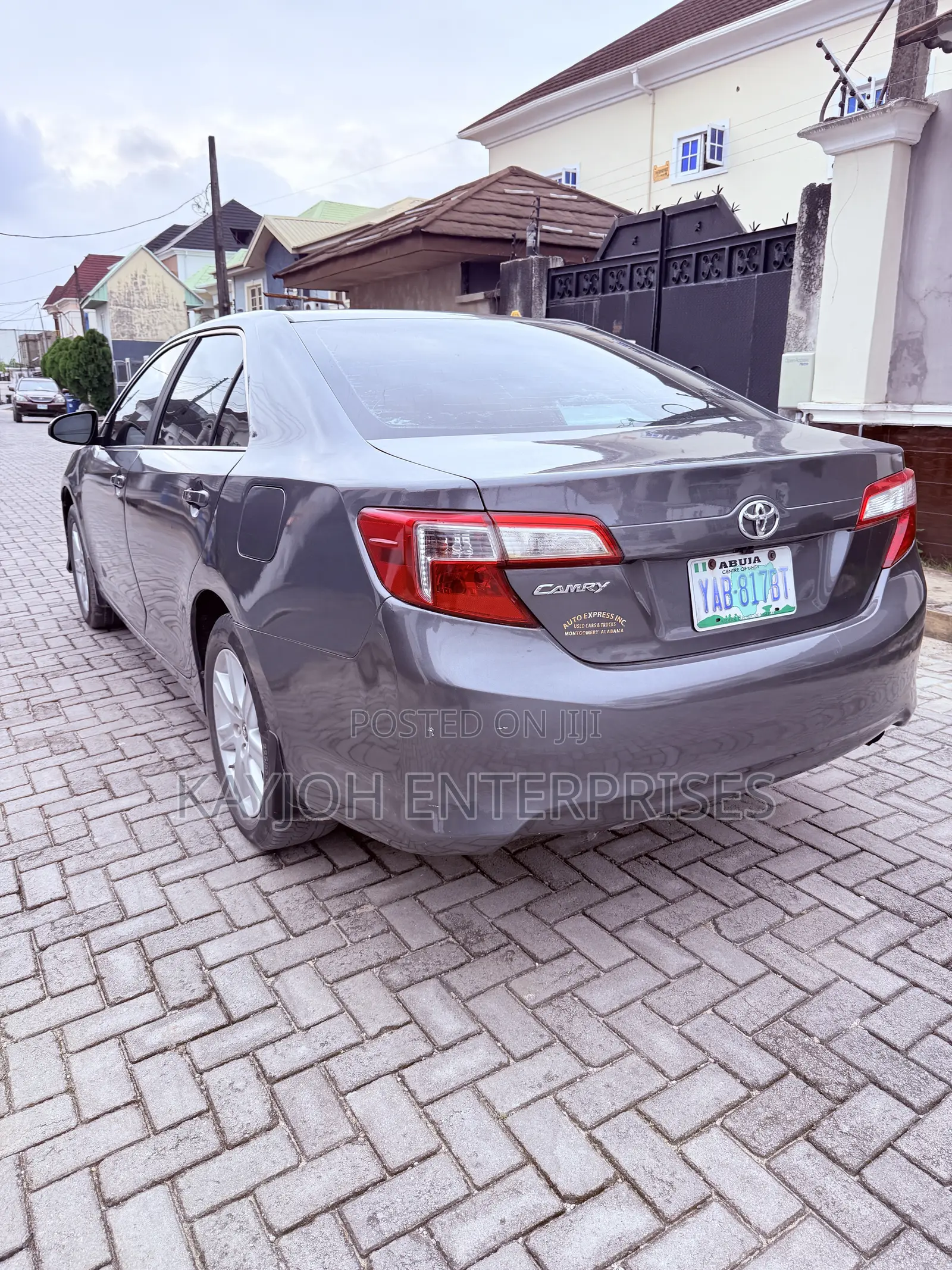Toyota Camry LE 4dr Sedan (2.5L 4cyl 6A) 2013 Gray