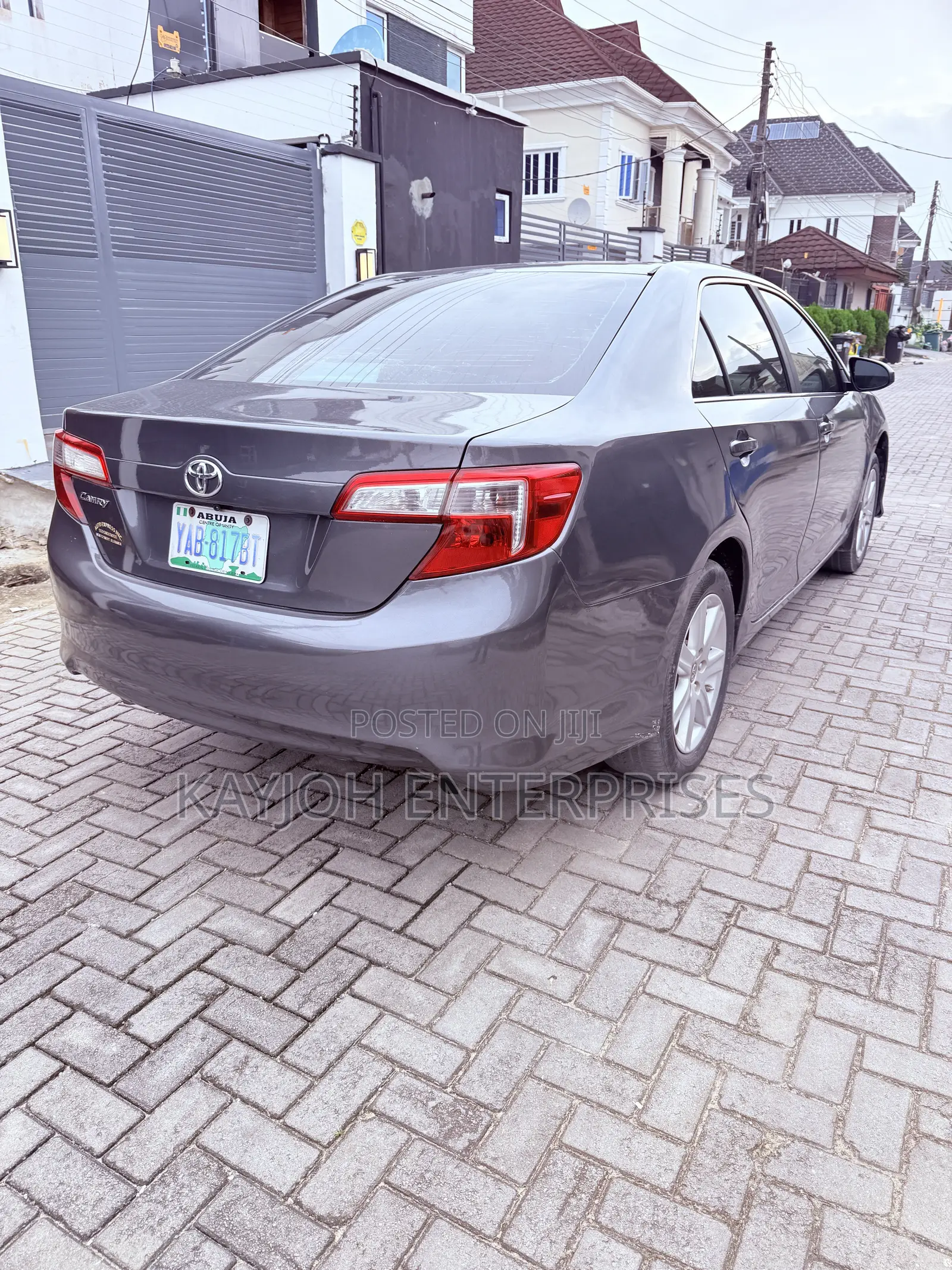 Toyota Camry LE 4dr Sedan (2.5L 4cyl 6A) 2013 Gray