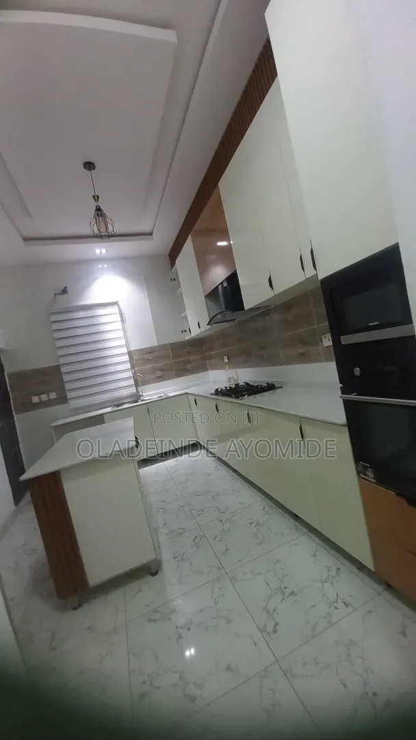 4bdrm Duplex in Harris-Drive Vgc for sale