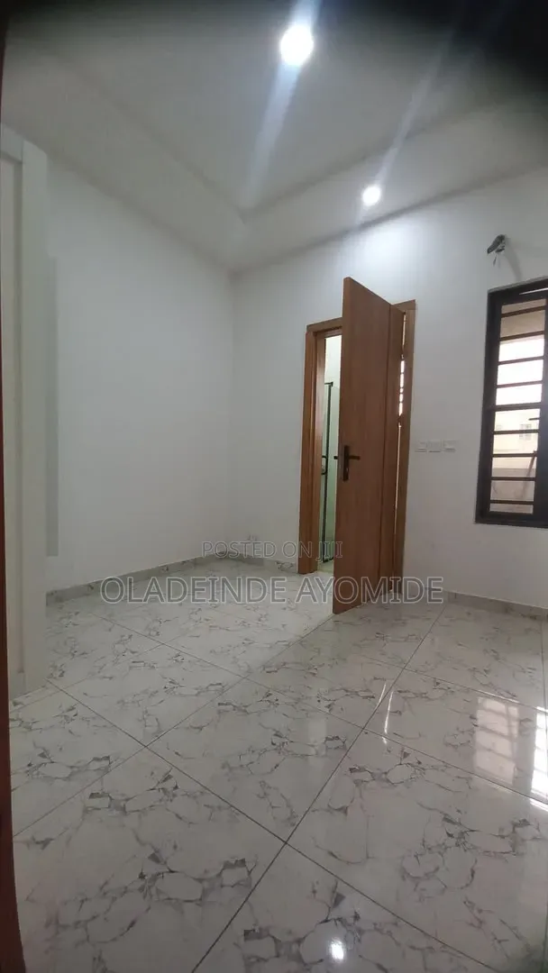 4bdrm Duplex in Harris-Drive Vgc for sale