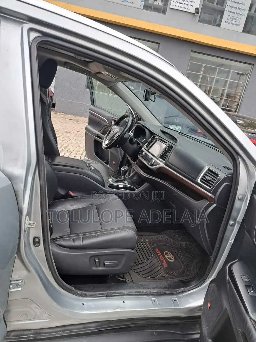 Toyota Highlander Limited 4dr SUV AWD (3.5L 6cyl 6A) 2015 Silver