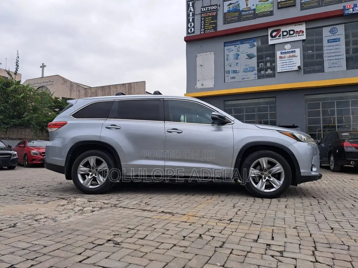 Toyota Highlander Limited 4dr SUV AWD (3.5L 6cyl 6A) 2015 Silver