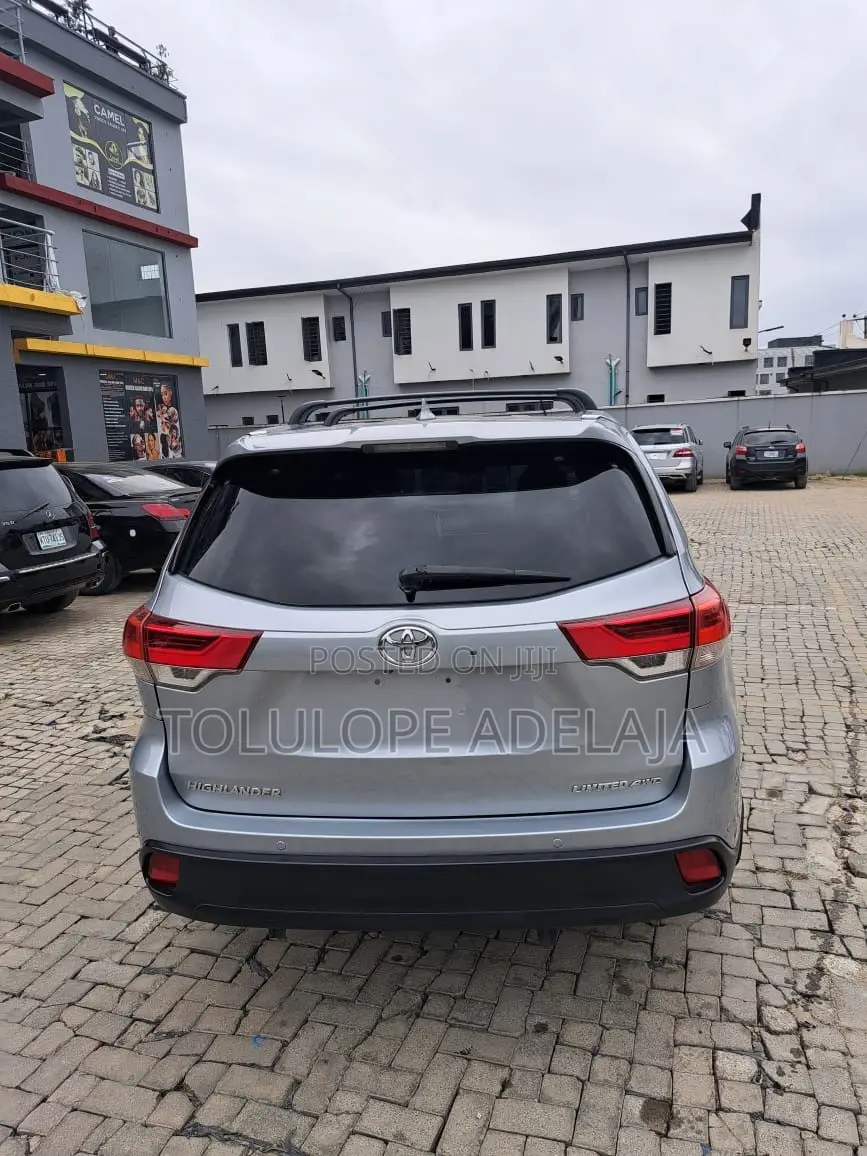 Toyota Highlander Limited 4dr SUV AWD (3.5L 6cyl 6A) 2015 Silver
