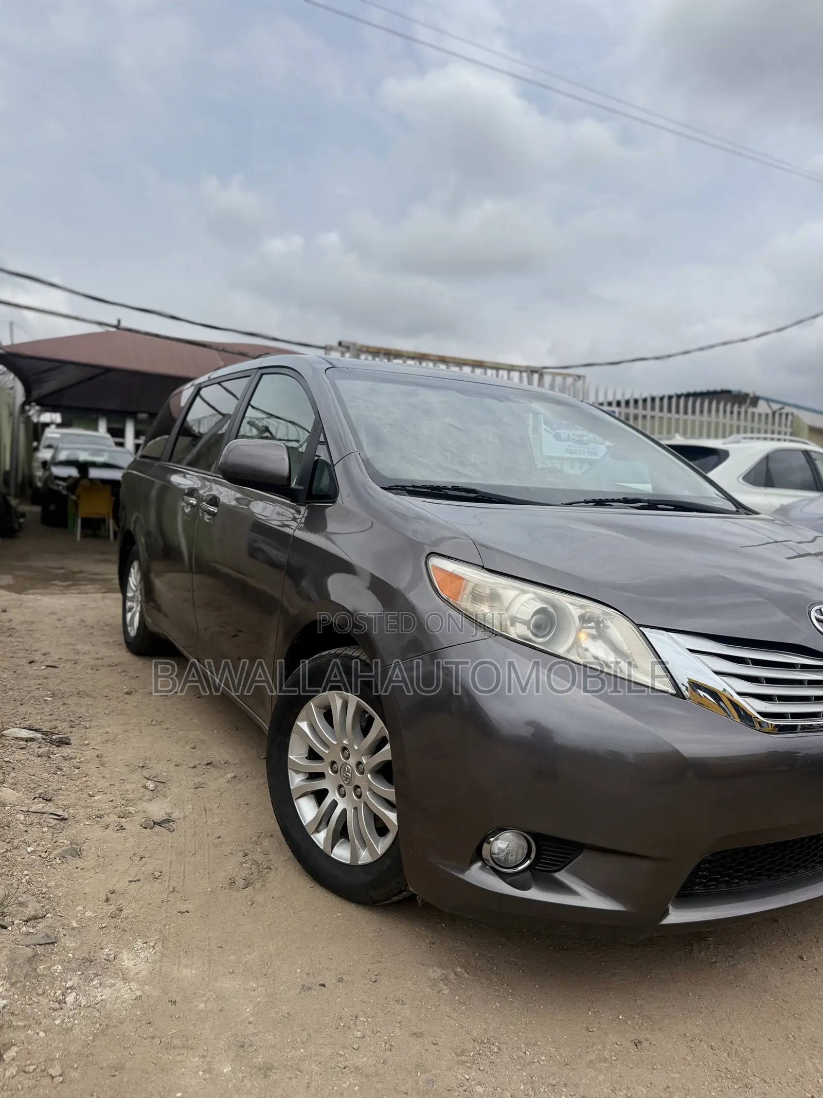 Toyota Sienna XLE Premium 8-Passenger 4dr Minivan (3.5L 6cyl 6A) 2015