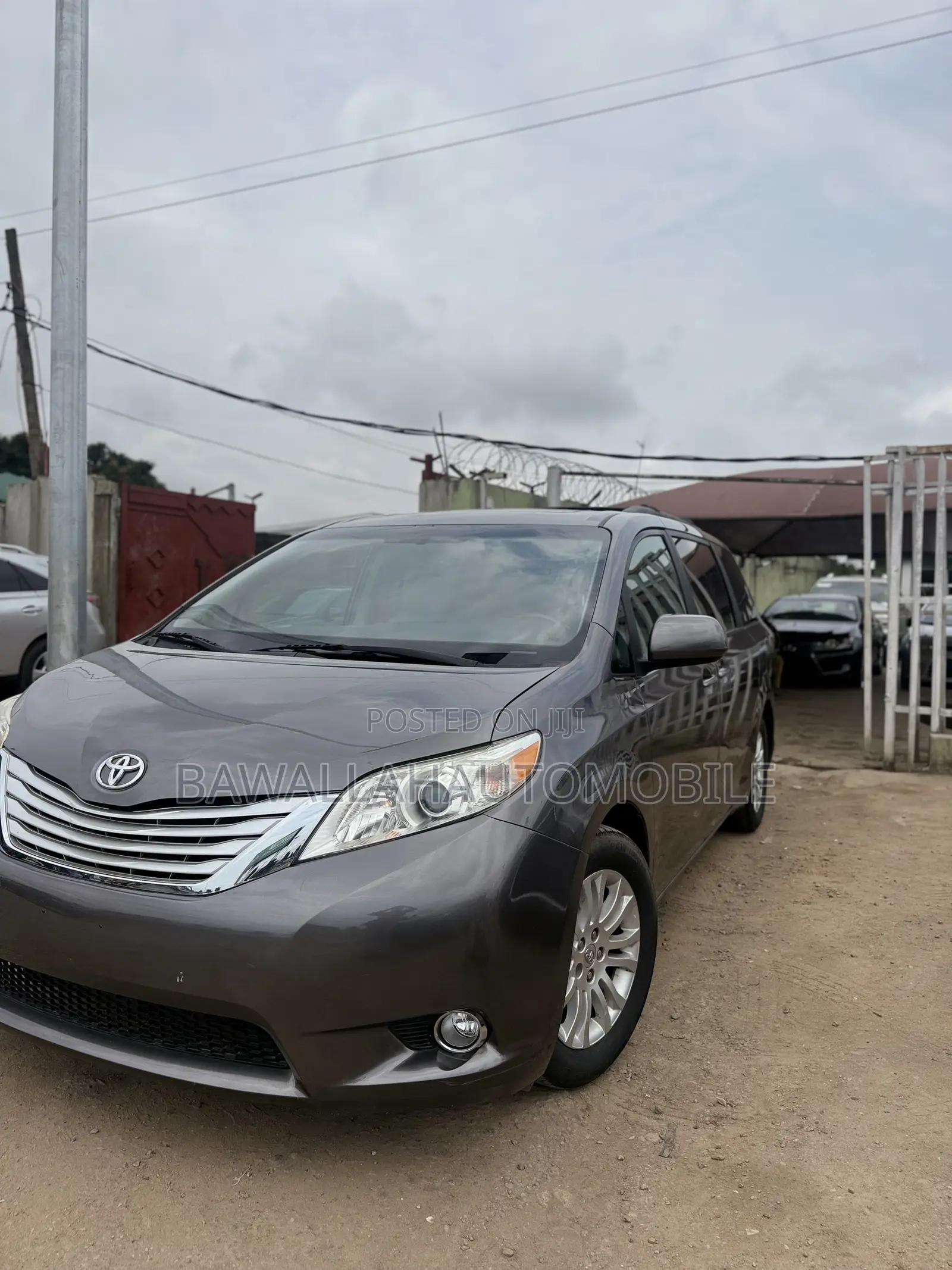 Toyota Sienna XLE Premium 8-Passenger 4dr Minivan (3.5L 6cyl 6A) 2015