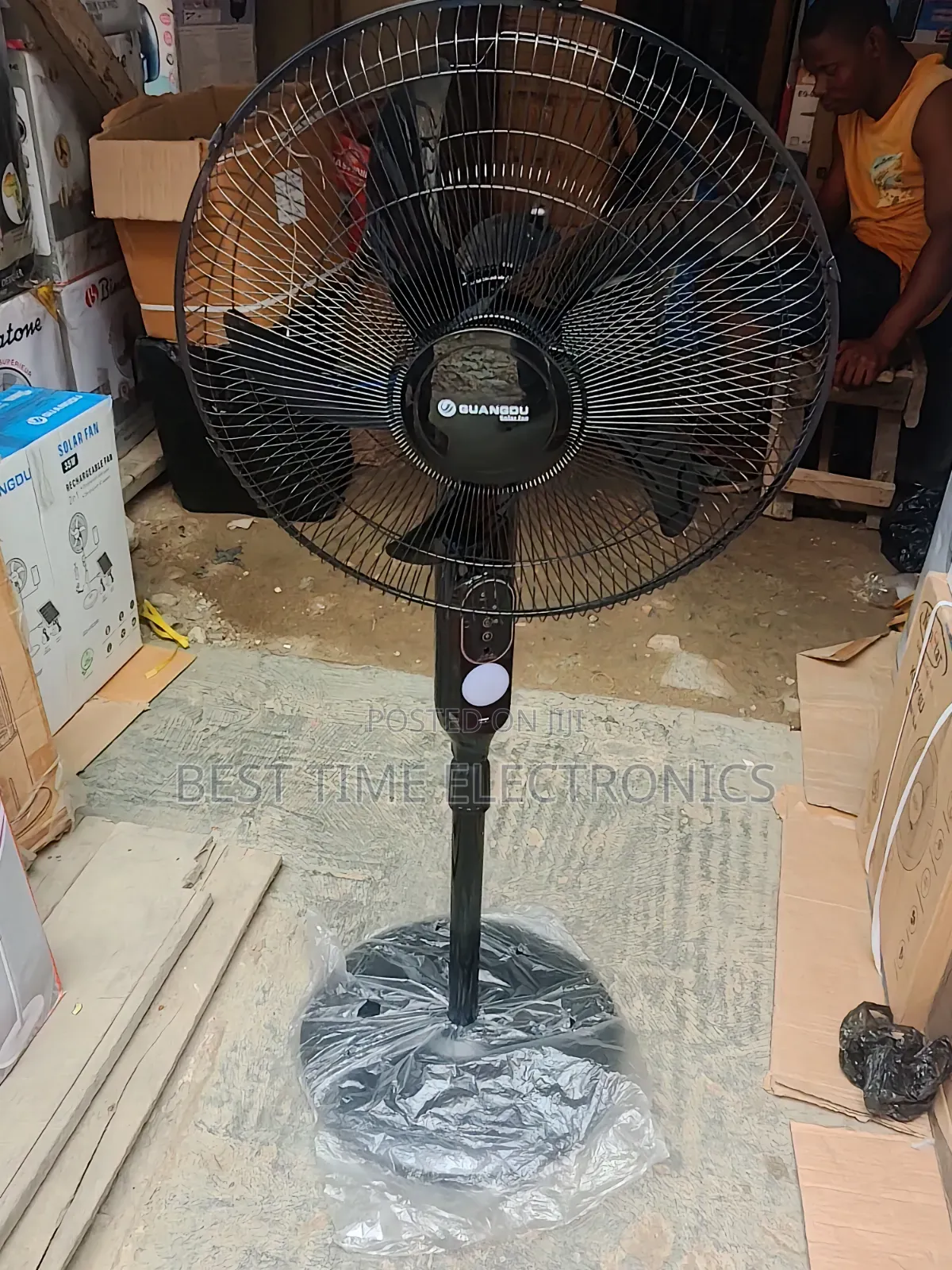 18" Guandu Solar Rechargeable Fan With Remote
