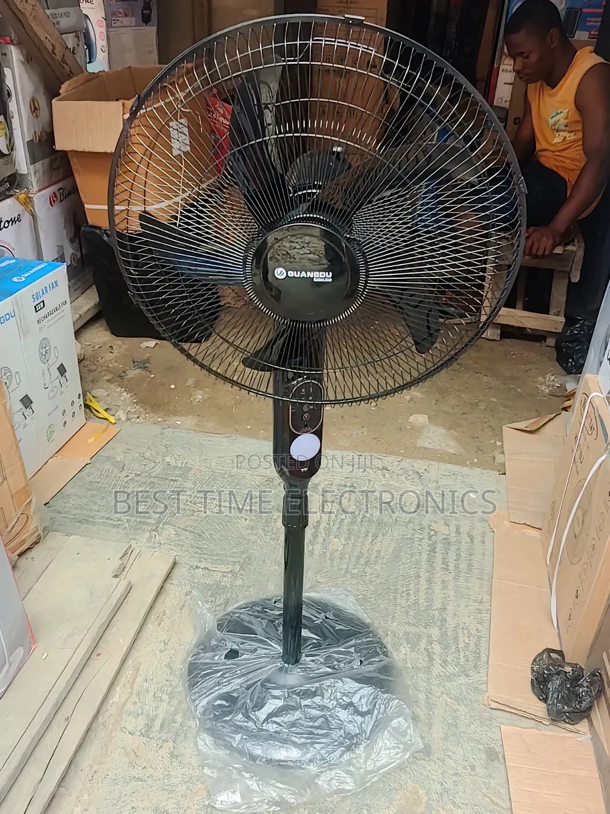 18" Guandu Solar Rechargeable Fan With Remote