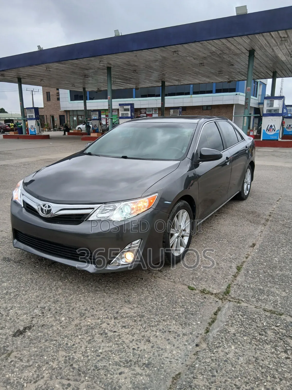 Toyota Camry XLE 4dr Sedan (2.5L 4cyl 6A) 2012 Gray