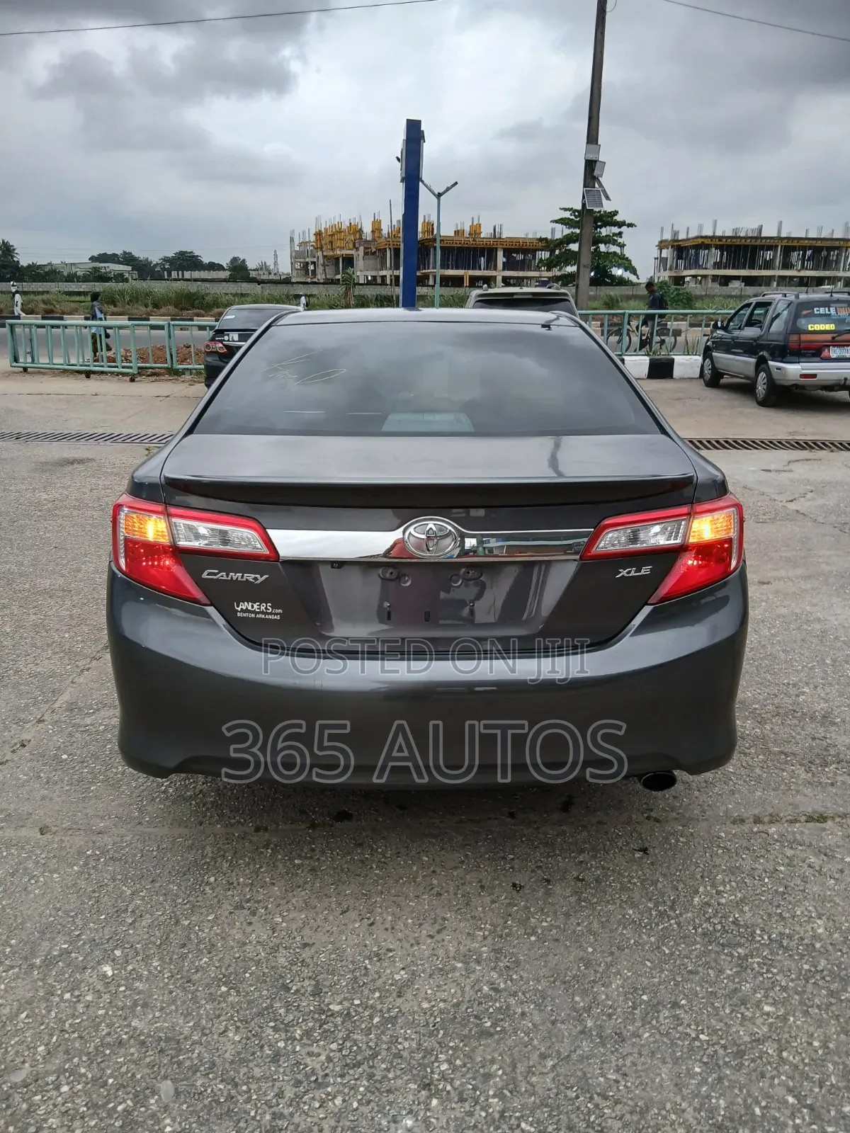 Toyota Camry XLE 4dr Sedan (2.5L 4cyl 6A) 2012 Gray