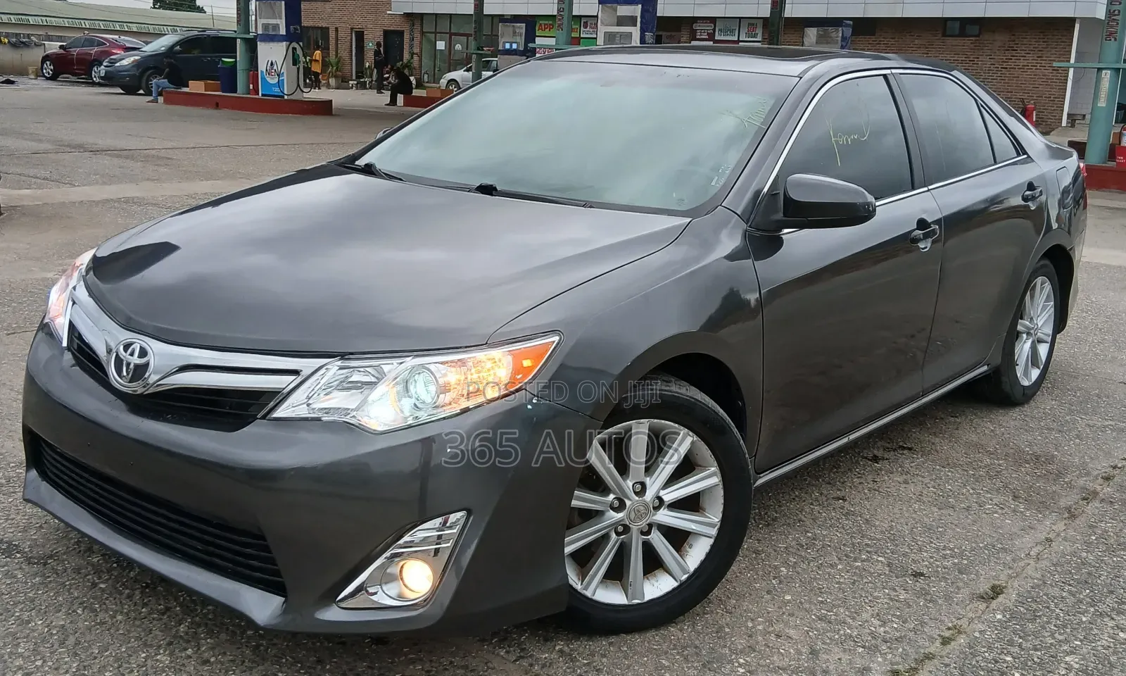 Toyota Camry XLE 4dr Sedan (2.5L 4cyl 6A) 2012 Gray