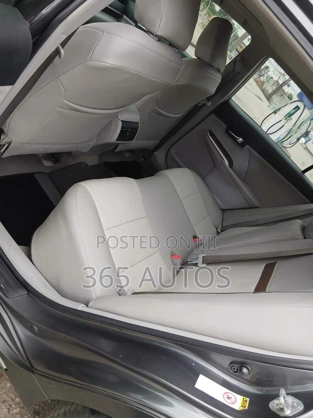 Toyota Camry XLE 4dr Sedan (2.5L 4cyl 6A) 2012 Gray