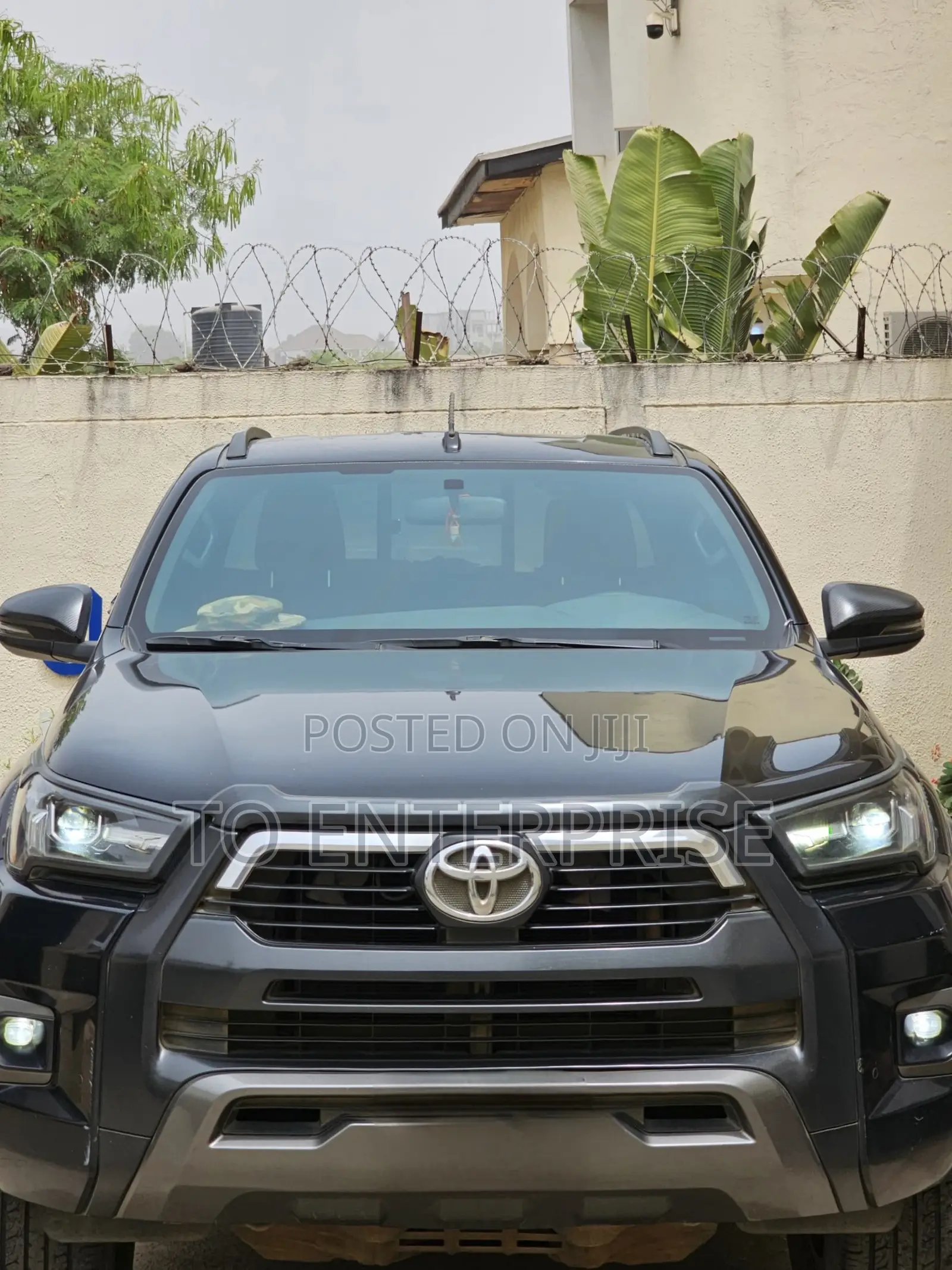 Toyota Hilux 2021 Black