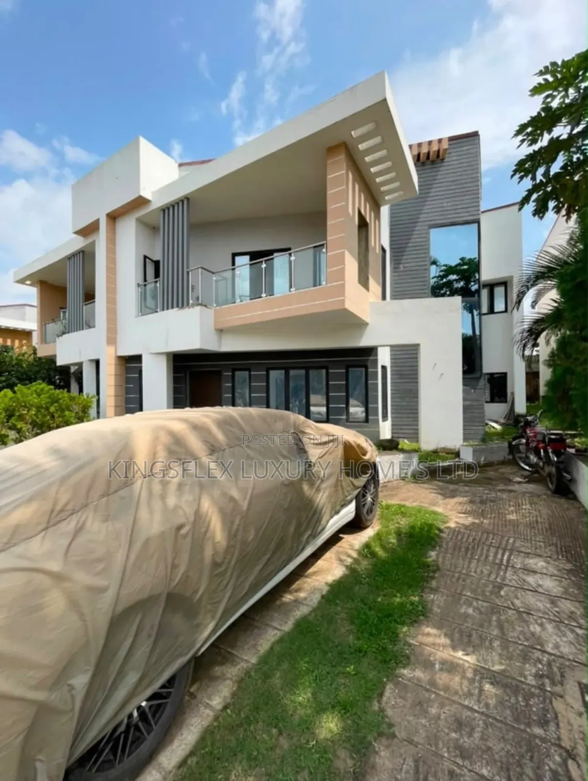 3bdrm Duplex in Estate, Idu for sale