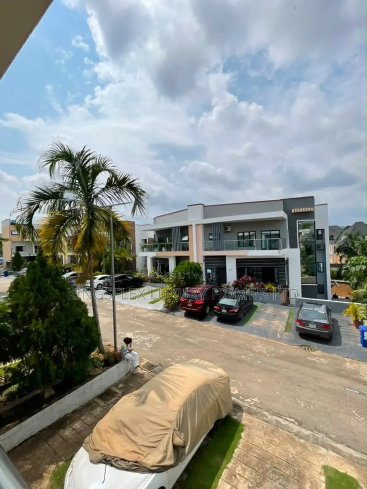 3bdrm Duplex in Estate, Idu for sale