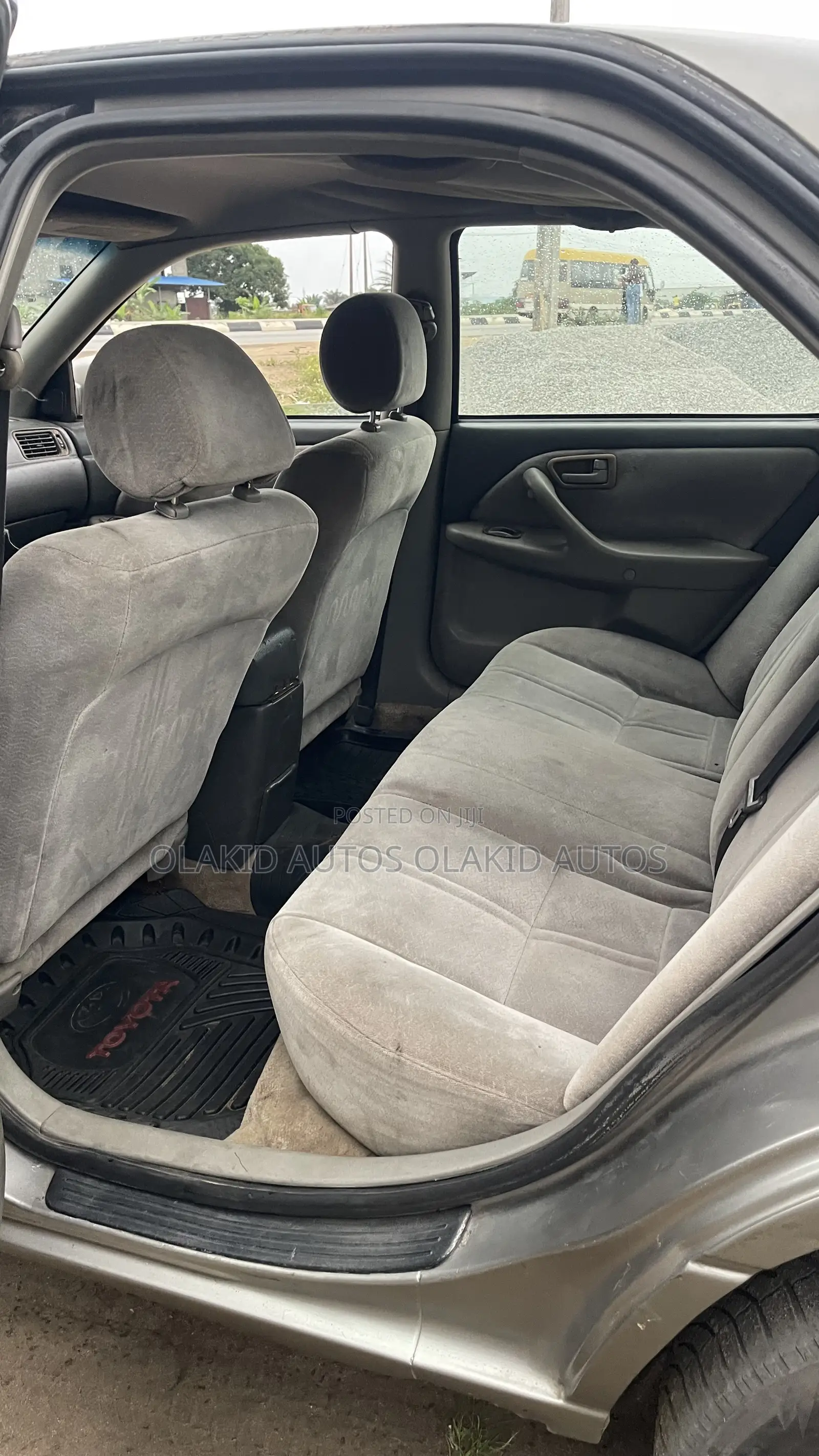 Toyota Camry LE V6 4dr Sedan (3.0L 6cyl 4A) 2001 Gold
