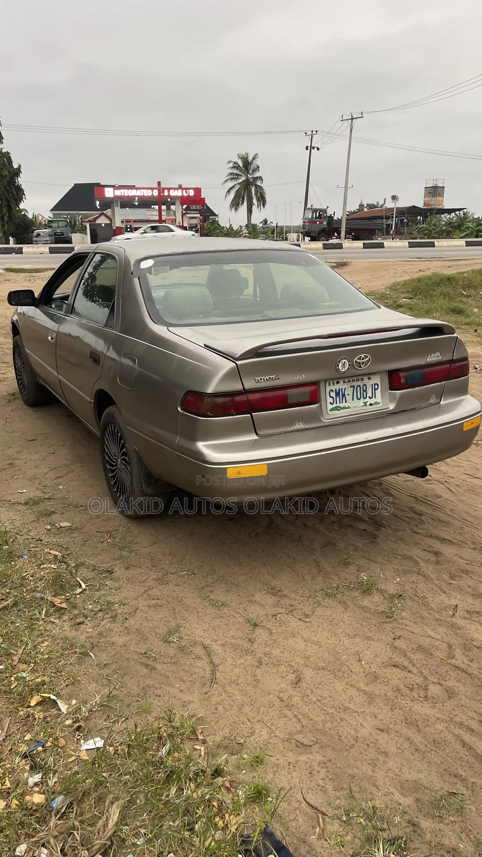 Toyota Camry LE V6 4dr Sedan (3.0L 6cyl 4A) 2001 Gold