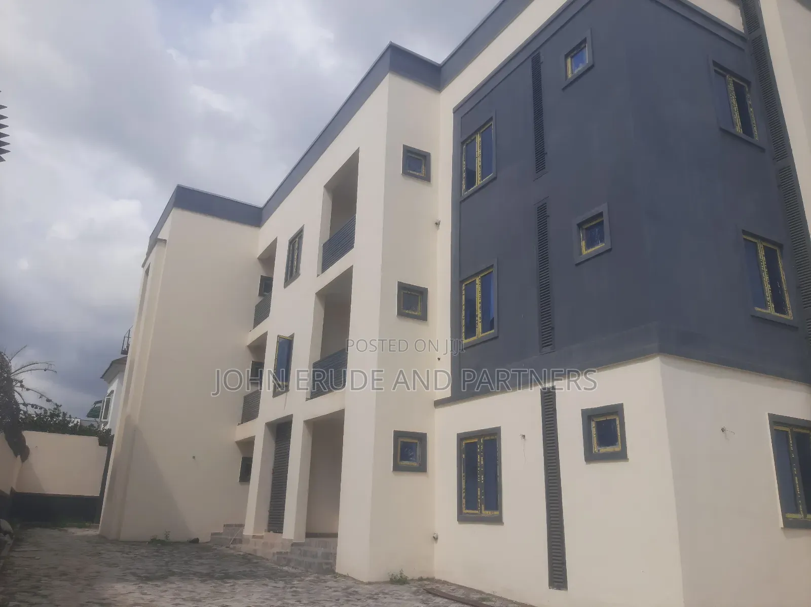 2bdrm Block of Flats in F01 Main Estate for sale