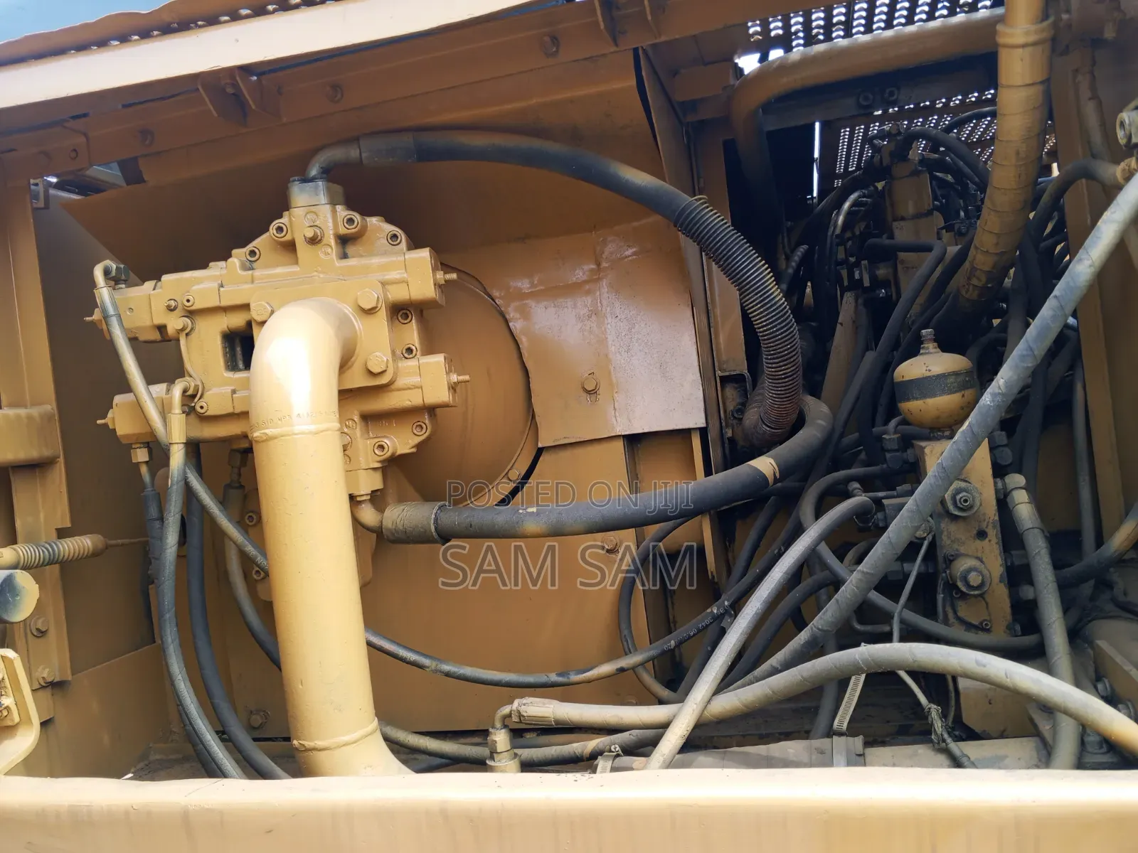 325L Excavator