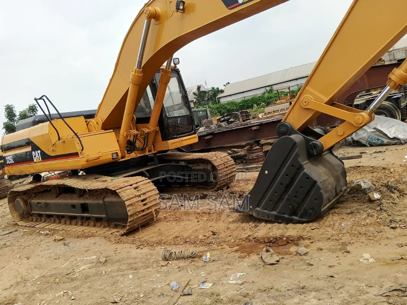 325L Excavator