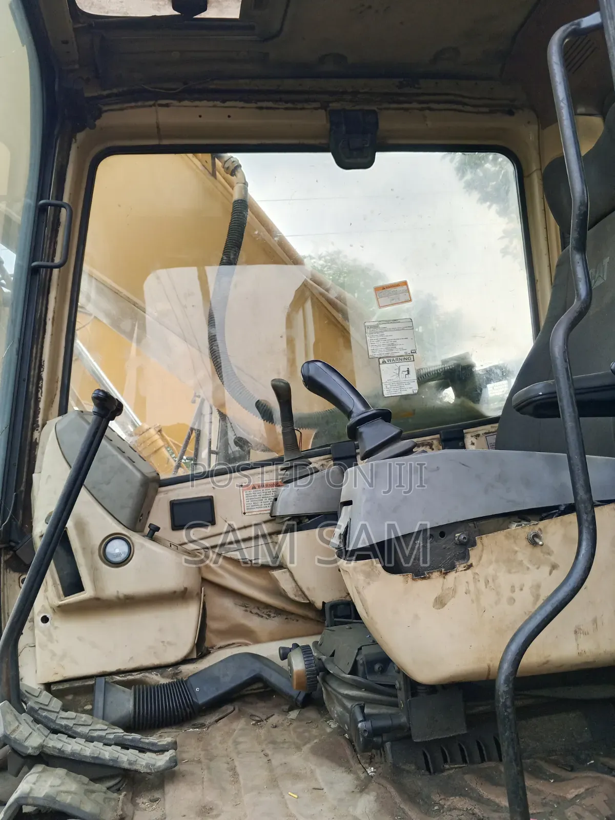 325L Excavator
