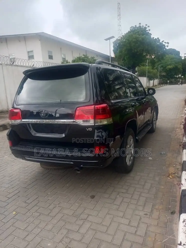 Toyota Land Cruiser 2000 Black