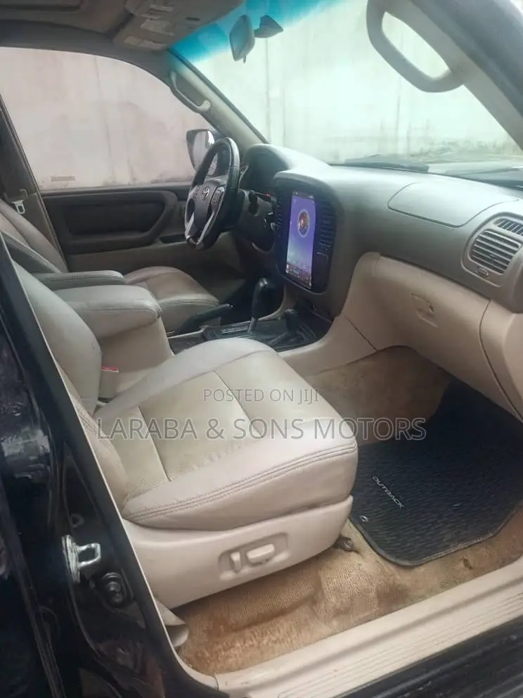 Toyota Land Cruiser 2000 Black