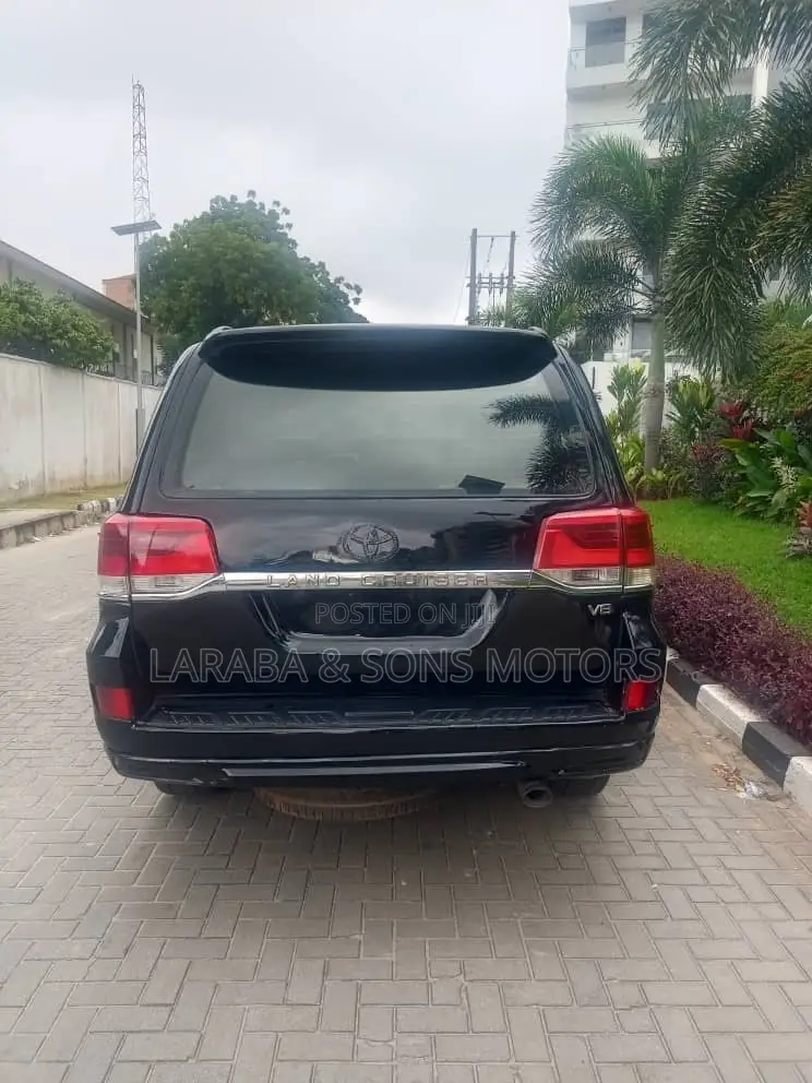 Toyota Land Cruiser 2000 Black