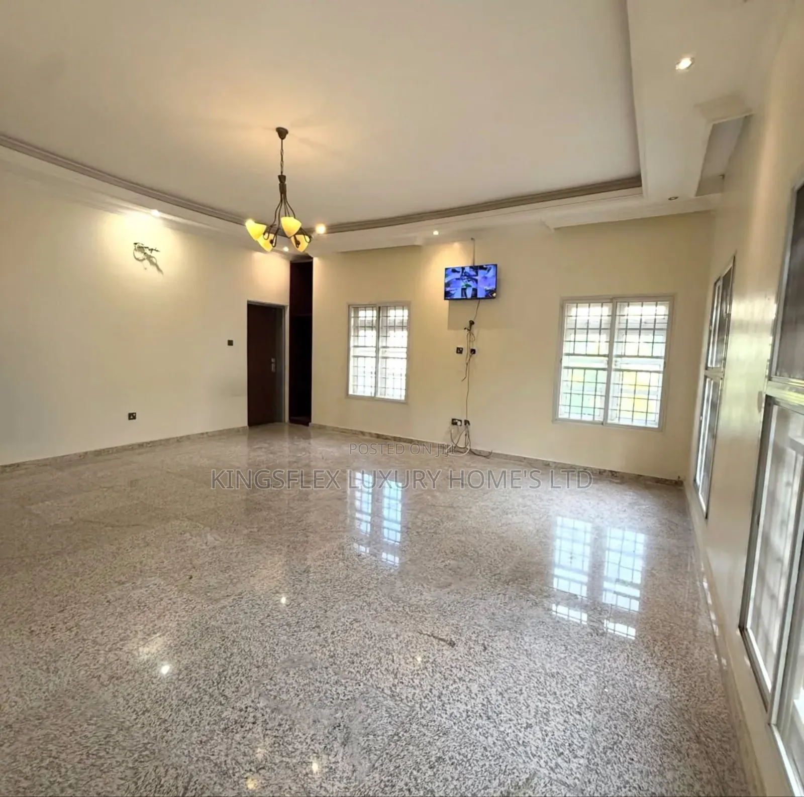 5bdrm Duplex in Apo Legisletive for sale
