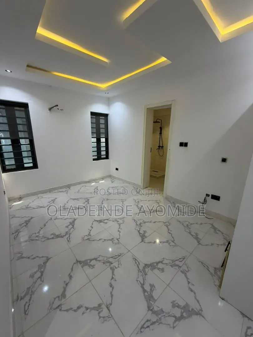 2bdrm Apartment in Ikate Lekki for rent