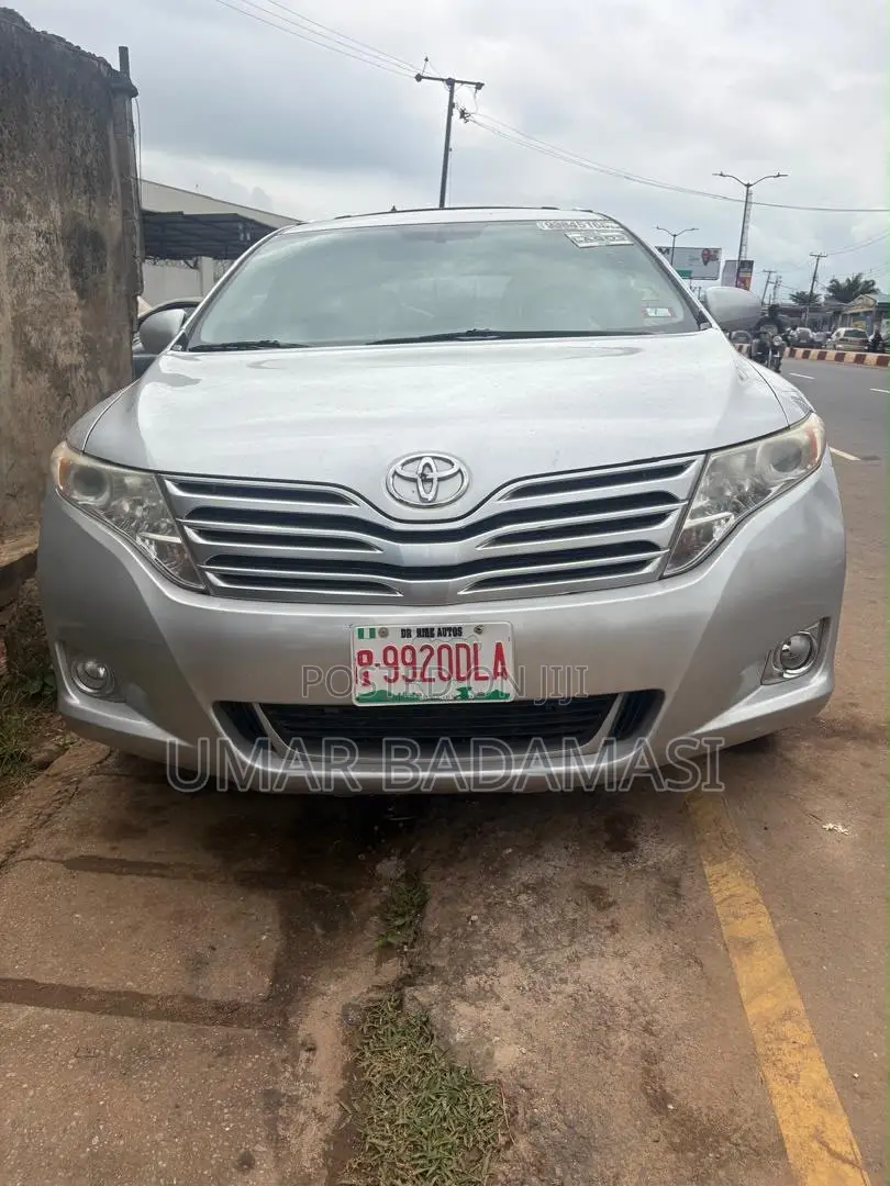 Toyota Venza LE 2011 Silver