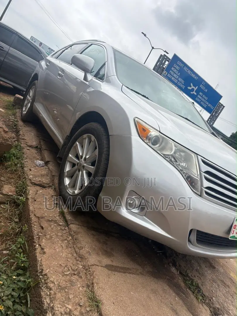Toyota Venza LE 2011 Silver
